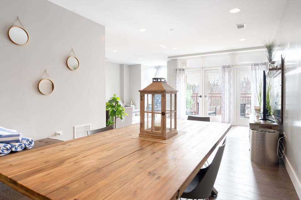 Welcome to Lakefront Loft!