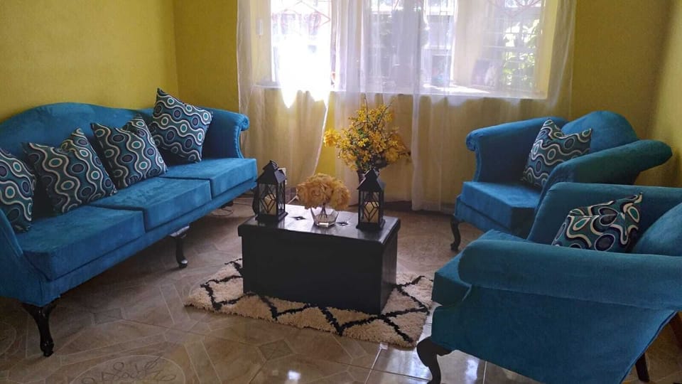 House, 3 Bedrooms, Smoking, Patio | Living room