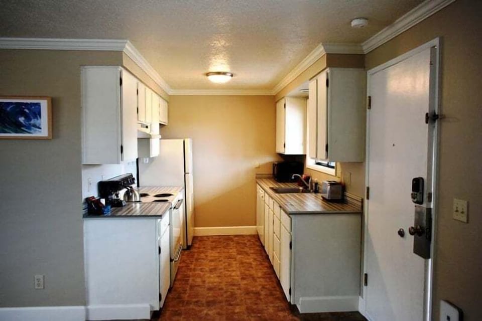 Kitchen at Sea Star Suite 256