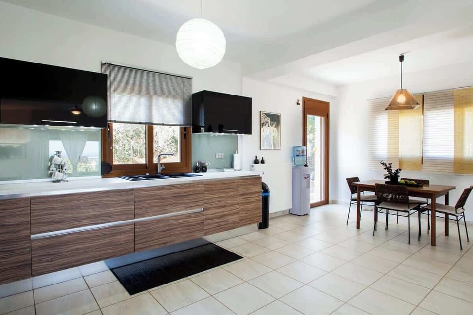 Fully Equipped Modern Kitchen with High-Quality Appliances and Utensils