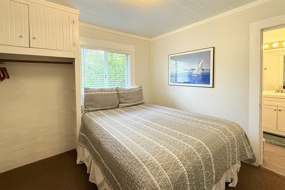 Bedroom with Queen Bed at Scandia North