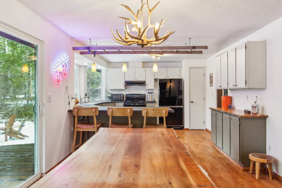 House, 2 Bedrooms | Private kitchen | Fridge, oven, coffee/tea maker, electric kettle
