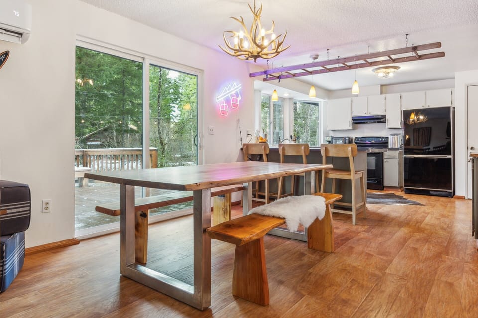 House, 2 Bedrooms | Dining