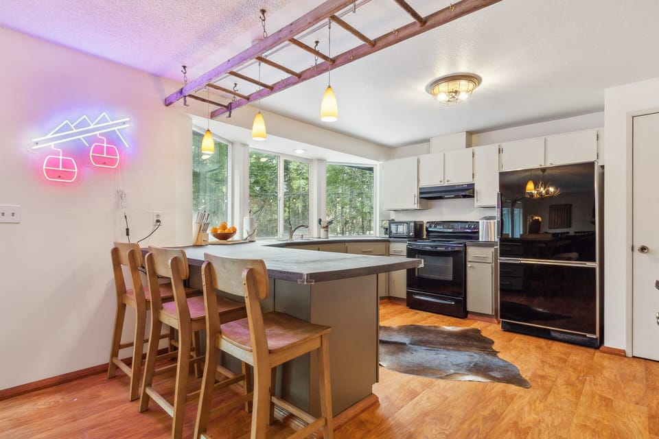 House, 2 Bedrooms | Private kitchen | Fridge, oven, coffee/tea maker, electric kettle