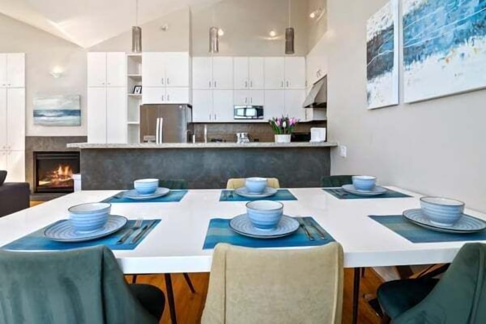 Townhome, 3 Bedrooms | Dining