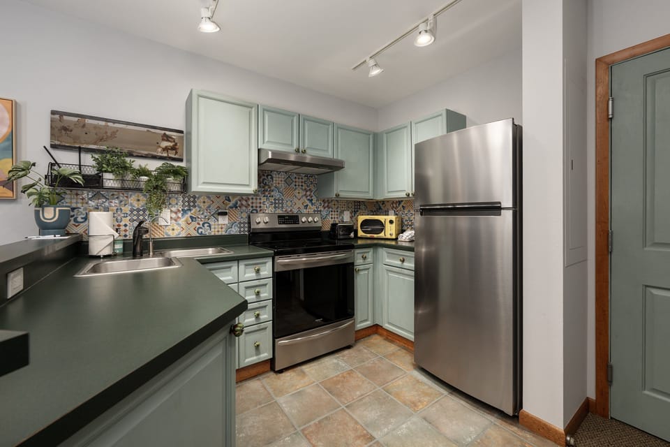 Condo, 1 Bedroom | Private kitchen | Coffee/tea maker, fridge, oven, toaster