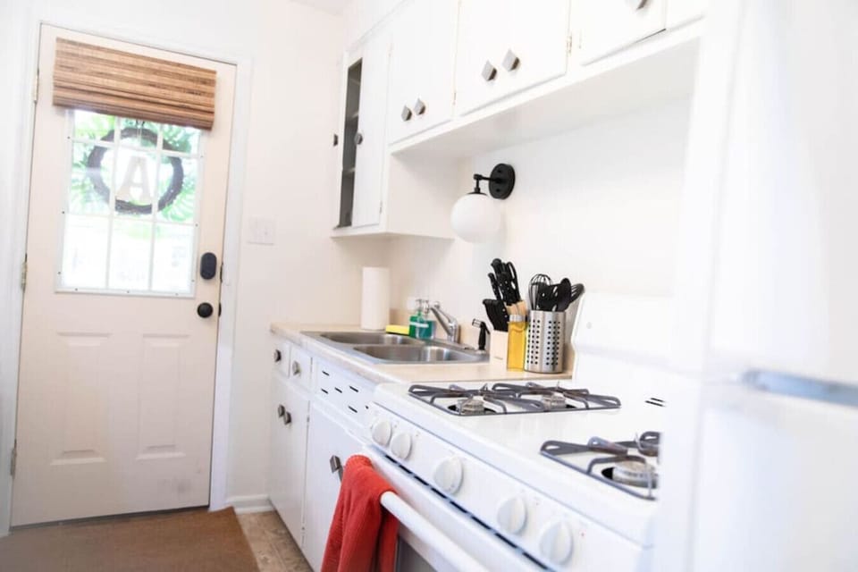 `This place has everything you need. Excellent lighting in every room. Clean place.` -Genelle