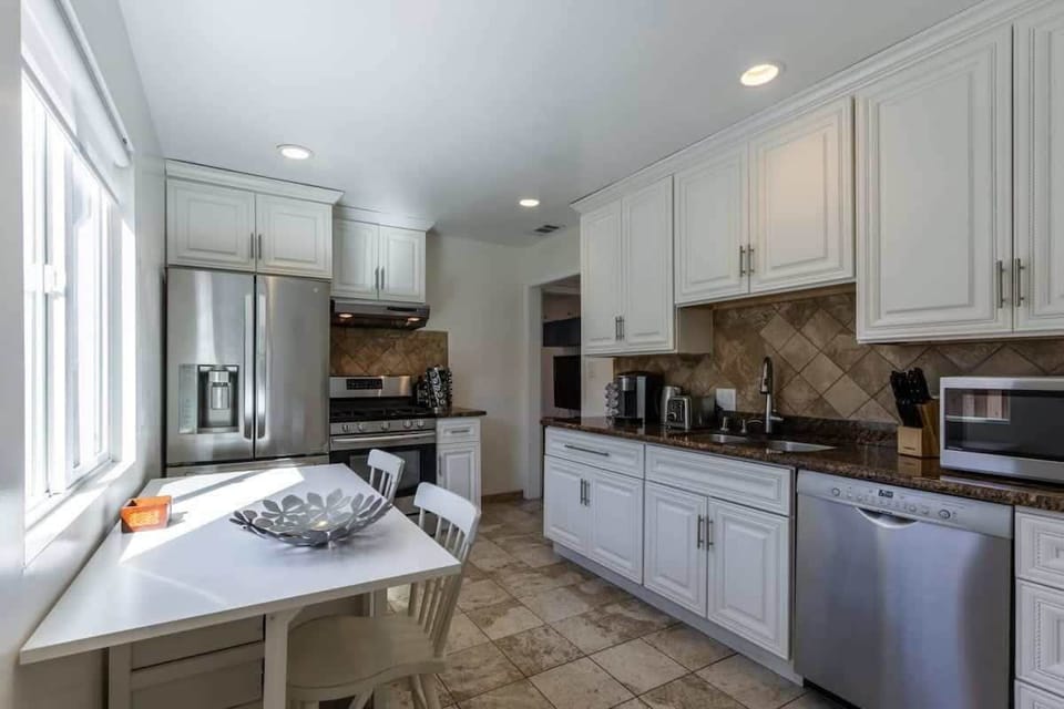 Comfort House (2 Bedrooms) | Private kitchen | Microwave, oven, espresso maker, coffee/tea maker