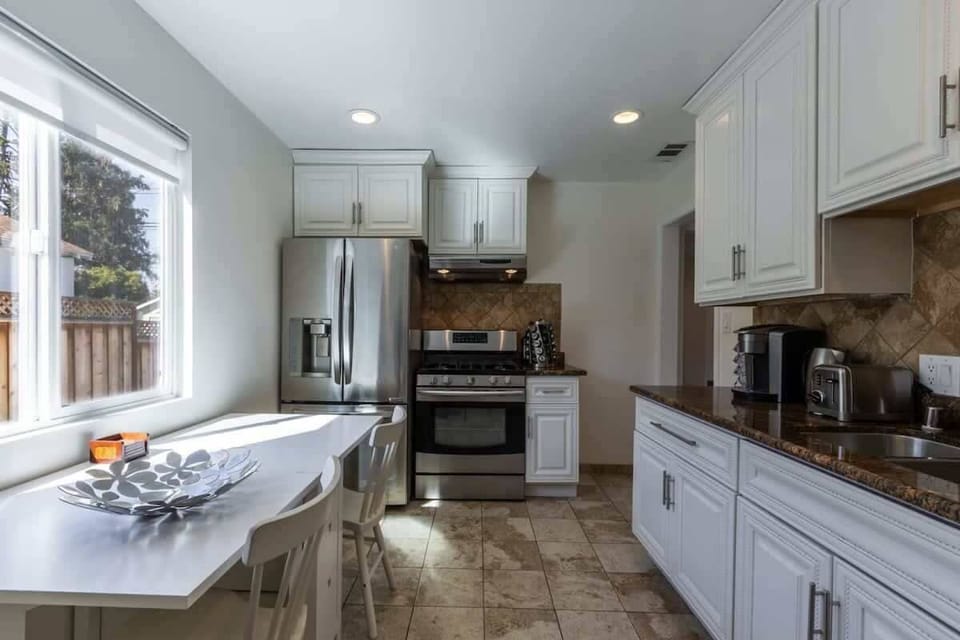 Comfort House (2 Bedrooms) | Private kitchen | Microwave, oven, espresso maker, coffee/tea maker