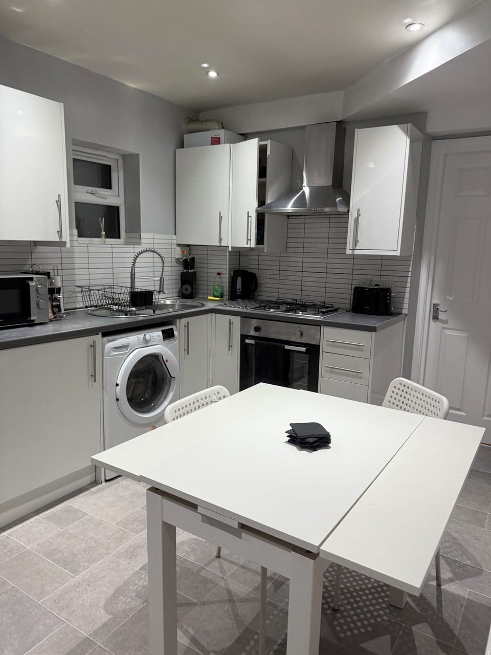 Kitchen with Dining Table
