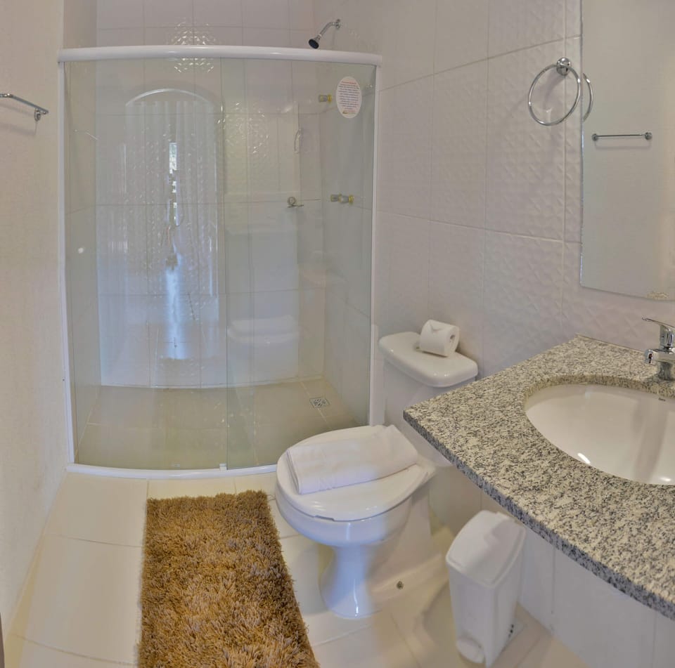 Deluxe Double Room | Bathroom | Shower, hair dryer, towels, soap