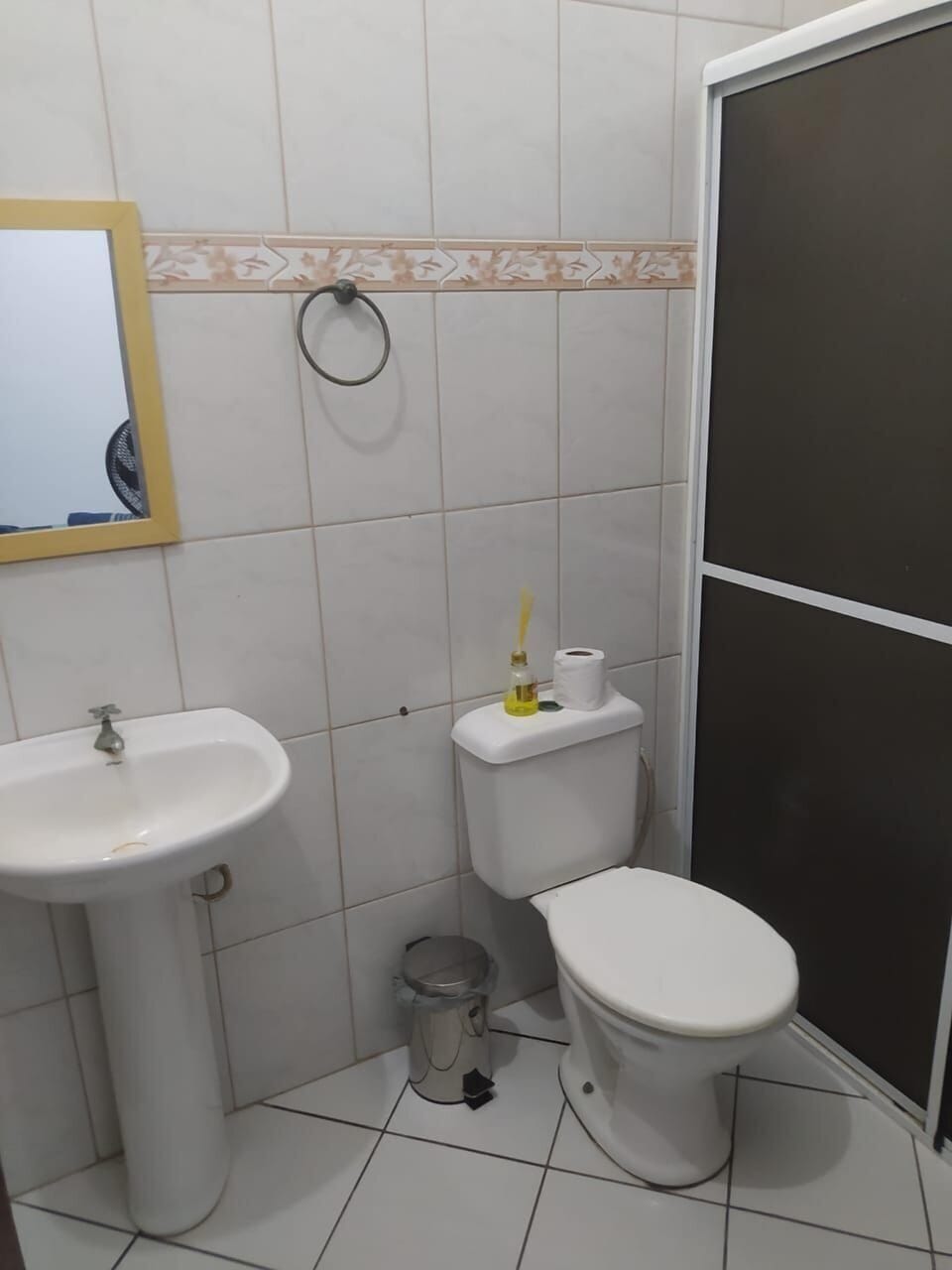 Basic Suite | Bathroom | Shower, towels, toilet paper