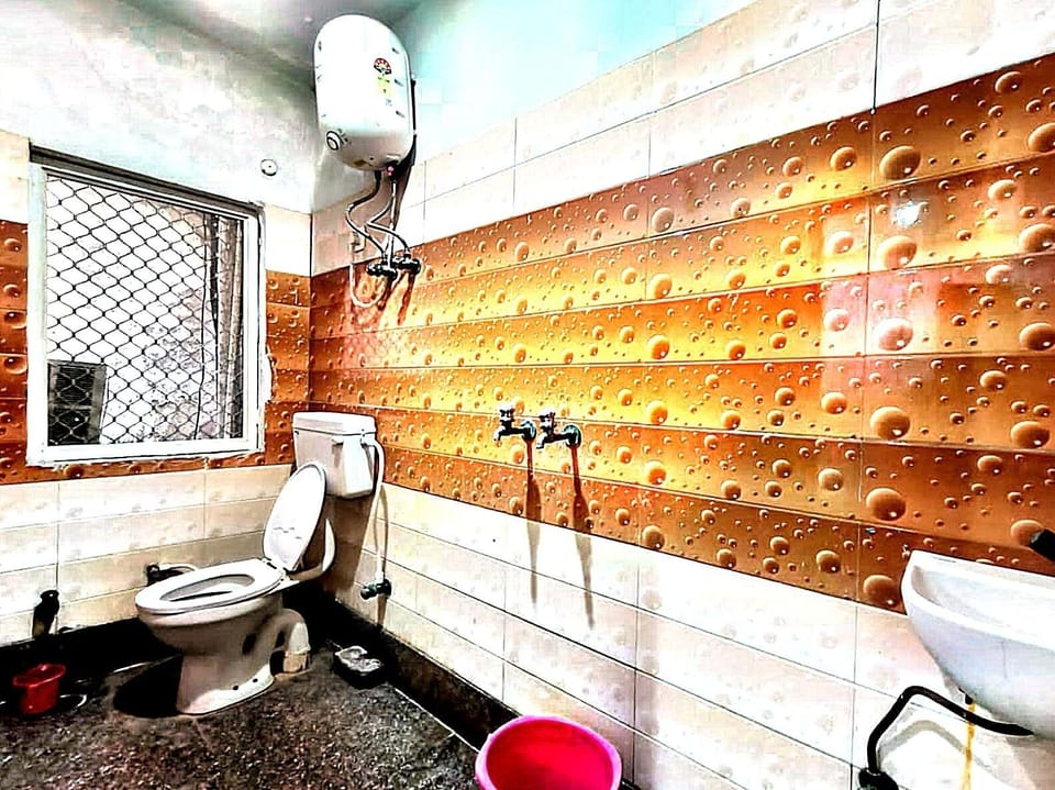 Shower, towels, soap, shampoo