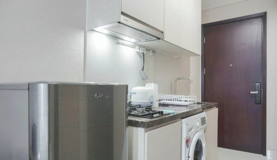 Basic Apartment, 1 Queen Bed, Balcony, City View | Private kitchen
