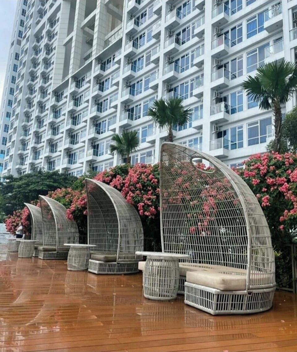 Indoor pool, 2 outdoor pools