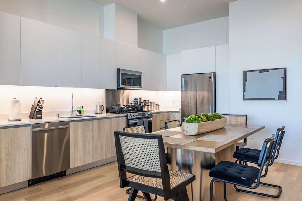 Apartment, Ocean View, Beachside (1 Bedroom) | In-room dining