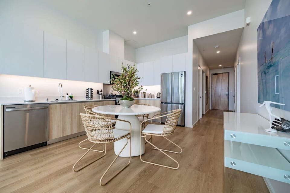 Apartment, Pool Access, Beach View (2 Bedrooms) | In-room dining