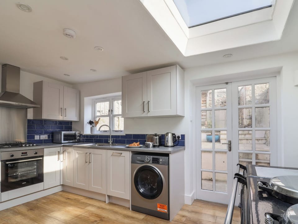 Fridge, microwave, dishwasher, toaster
