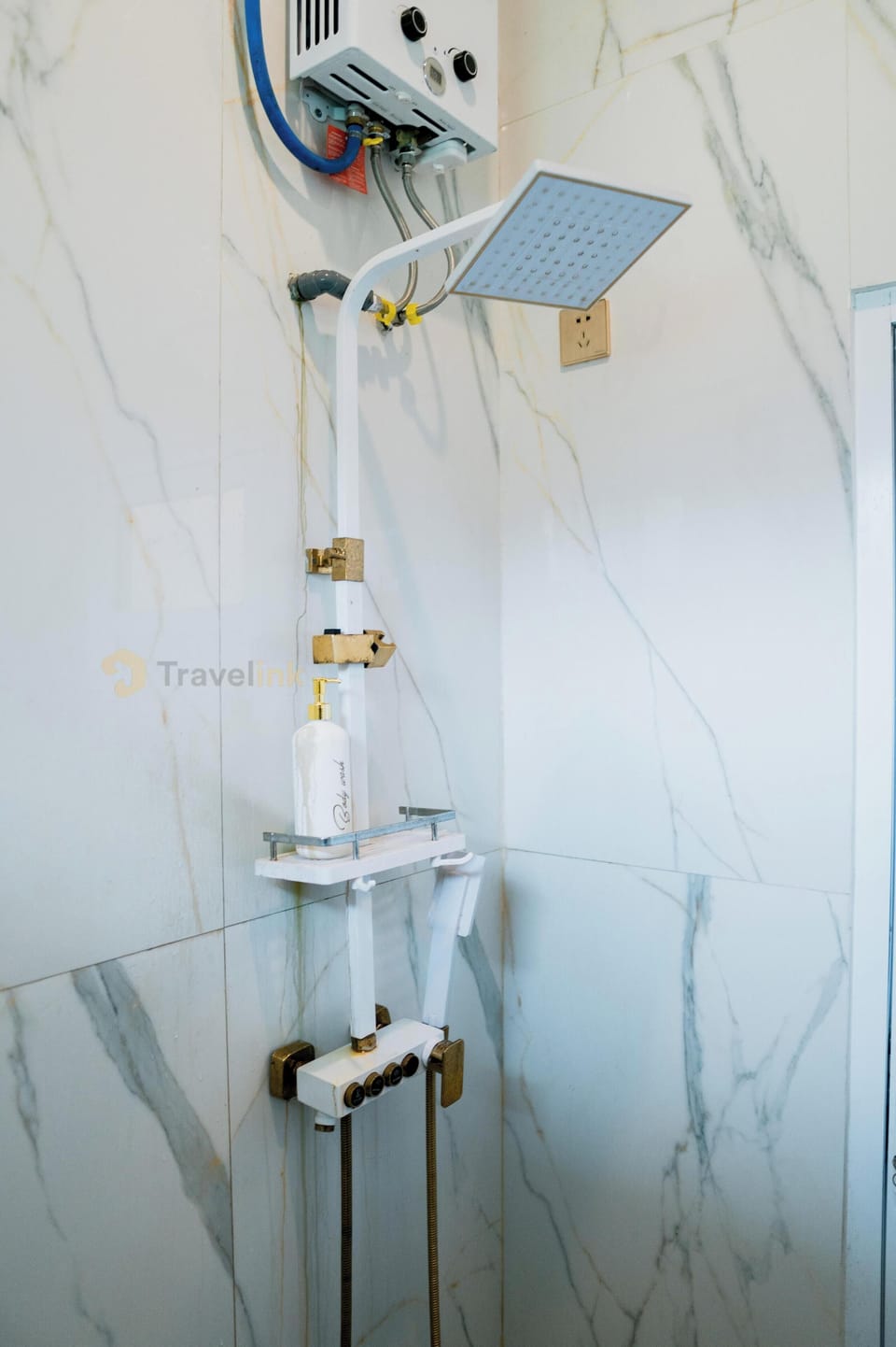 Deluxe Double Room, Mountain View | Bathroom | Shower, slippers, bidet, towels