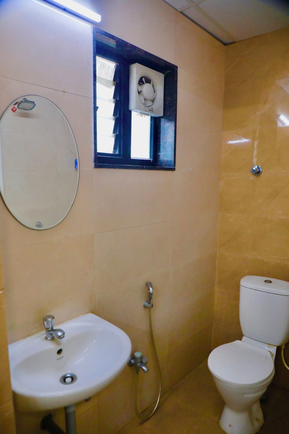 Deluxe Double Room, City View | Bathroom | Shower, free toiletries, towels