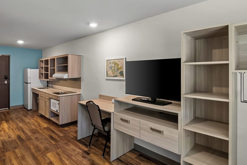 Desk, laptop workspace, blackout drapes, free WiFi