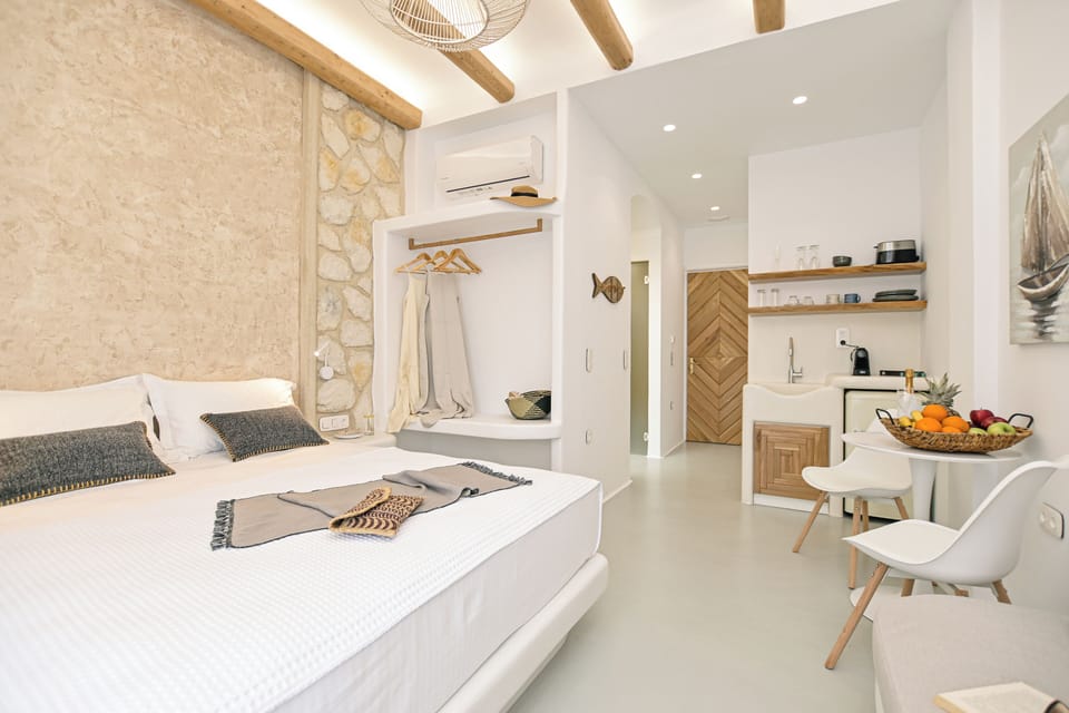 Junior Suite, Balcony, Sea View | 1 bedroom, in-room safe, laptop workspace, soundproofing