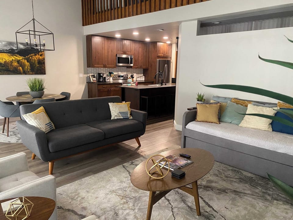 Living- Trundle couch