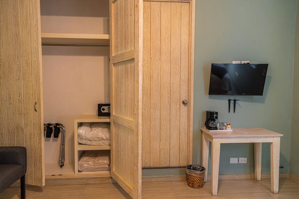 Deluxe Room, Multiple Beds, Air conditioning | Safe