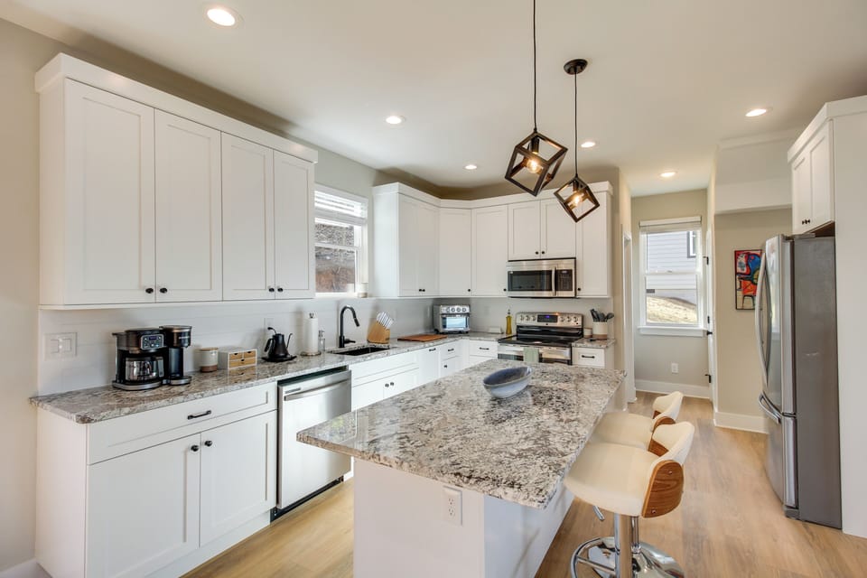 Kitchen | Dual Drip/Pod Coffee Maker | Dishwasher | Toaster Oven | 1st Floor