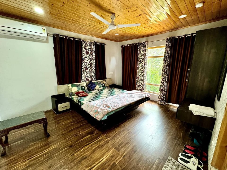 Room, 4 Bedrooms, Smoking, Balcony | 4 bedrooms