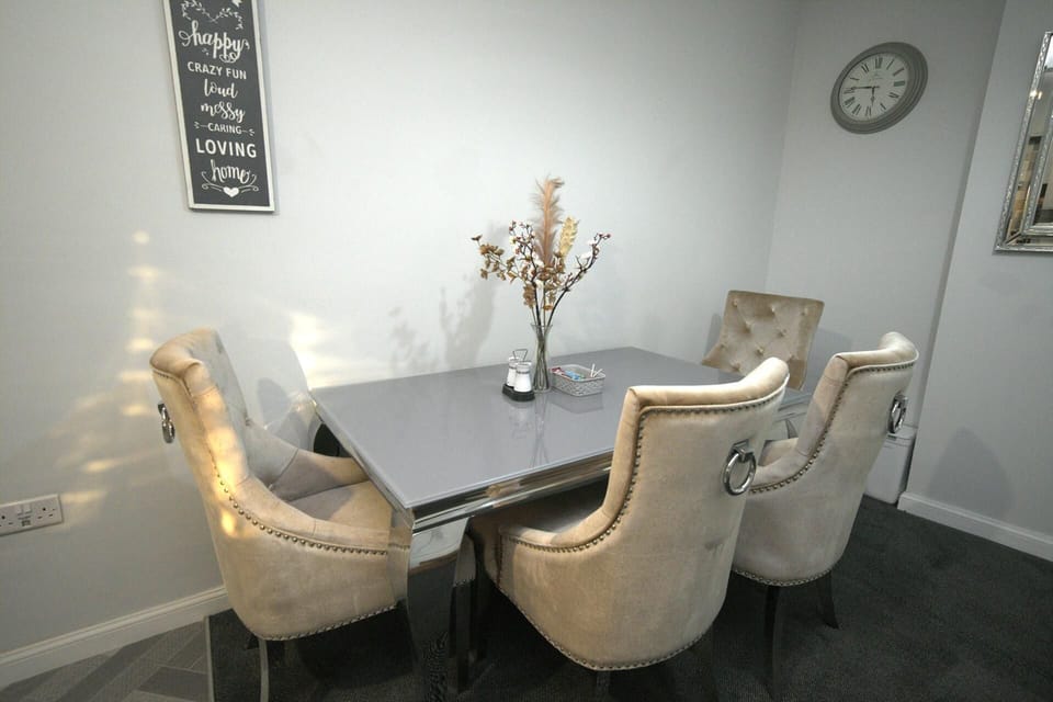 Apartment | Dining