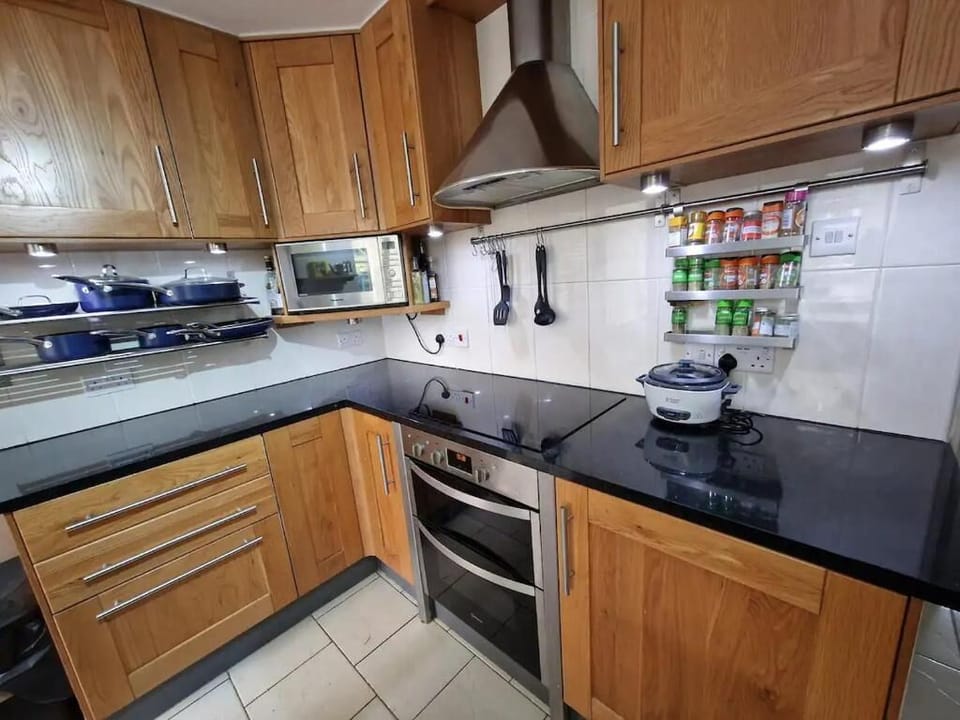 House, 6 Bedrooms, Non Smoking | Private kitchen