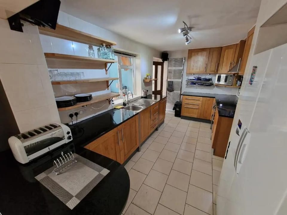 House, 6 Bedrooms, Non Smoking | Living area