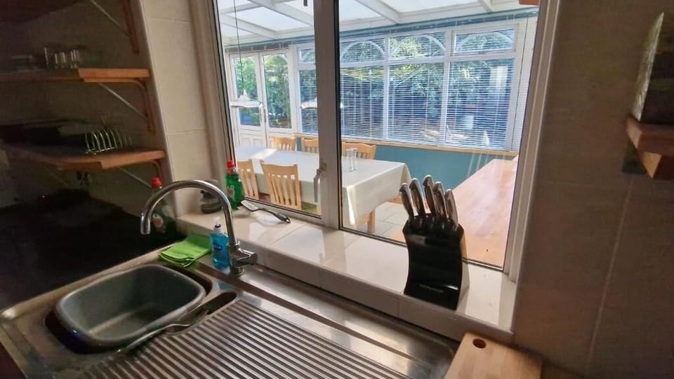 House, 6 Bedrooms, Non Smoking | Private kitchen