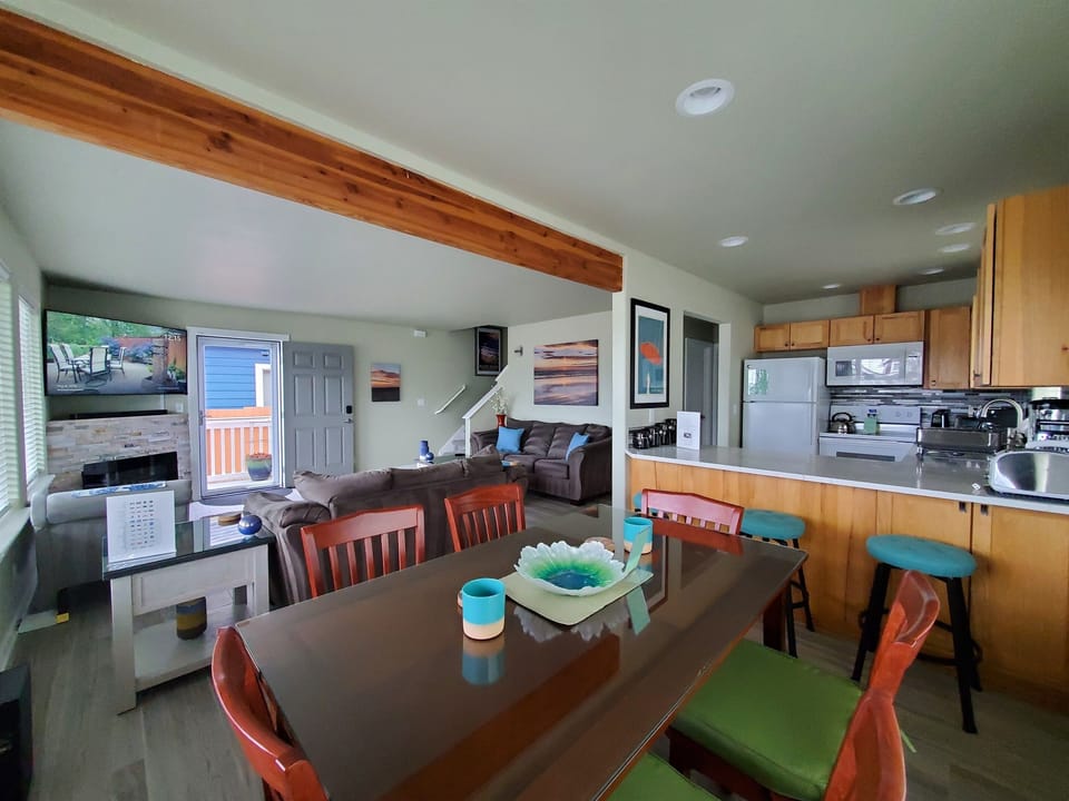 The LR looks out onto the herb garden with glimpse ocean views and warm sunsets