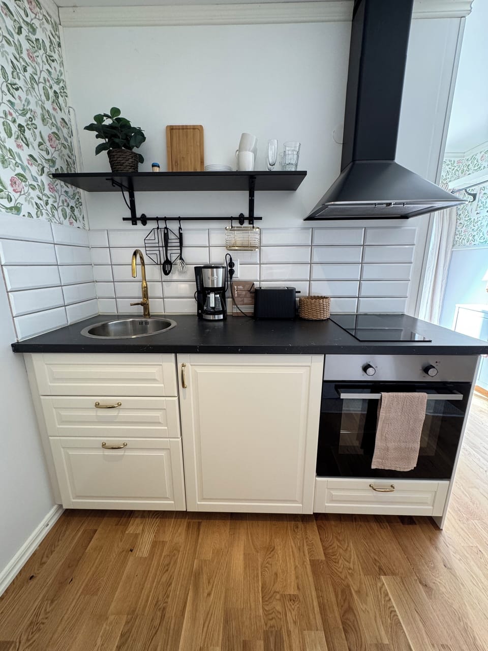 Standard Double Room | Private kitchenette | Full-size fridge, microwave, oven, stovetop