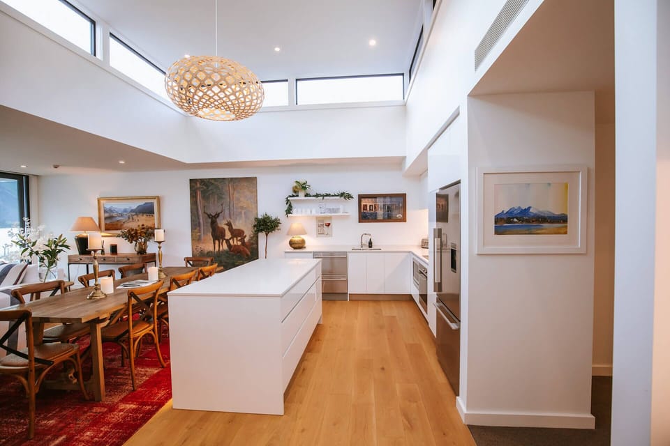 Luxury Apartment, Lake View | Private kitchen | Full-size fridge, microwave, oven, stovetop