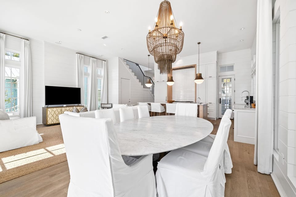 Luxurious Open Concept Dining Room with Seating for 8