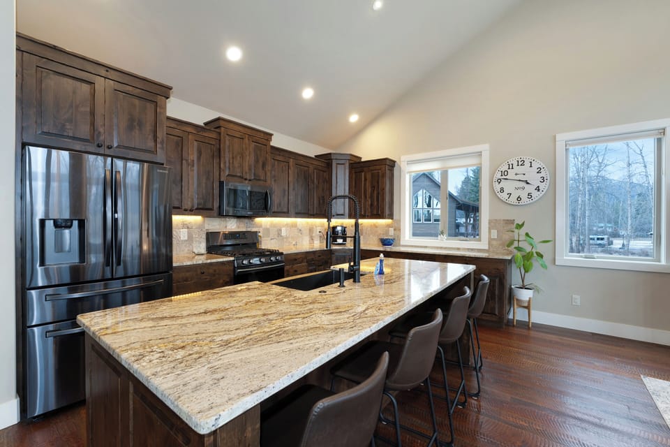 Perfect Island for Displaying Your Weekday Meals | Upper Level