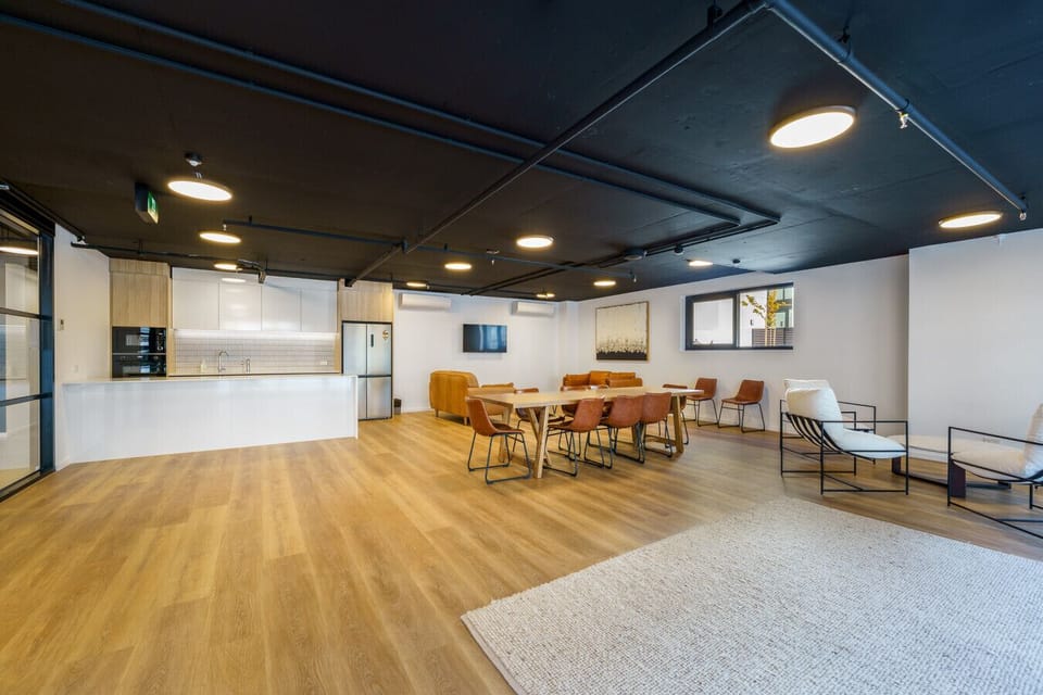 Well-equipped communal kitchen and seating area, perfect for social gatherings.
