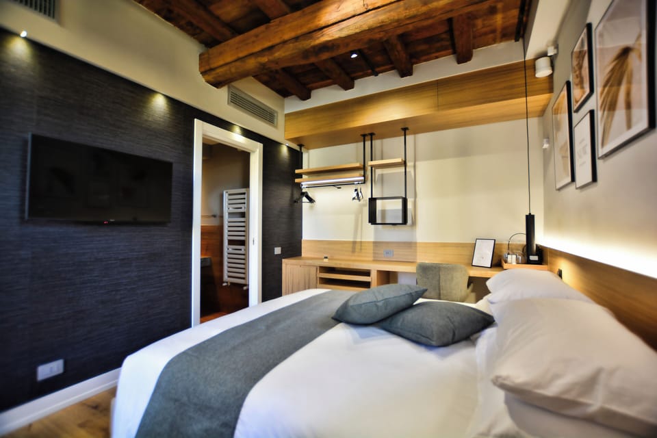 Deluxe Double Room, Pets Allowed, Park View | Free WiFi
