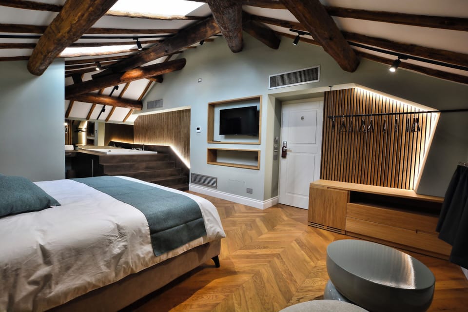 Luxury Double Room, 1 King Bed | Free WiFi
