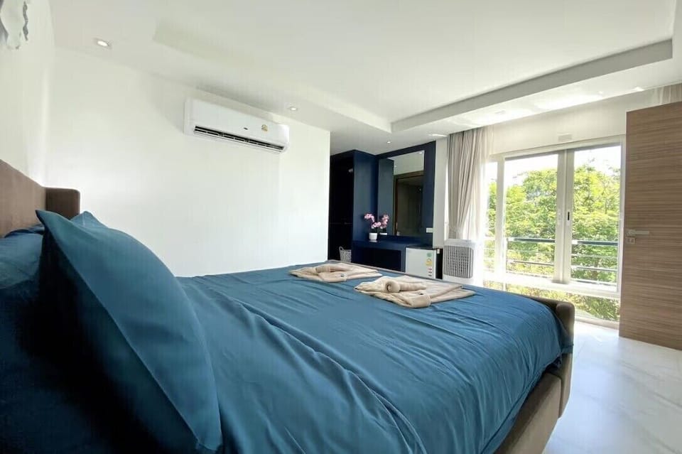 3 bedrooms, in-room safe, iron/ironing board, free WiFi