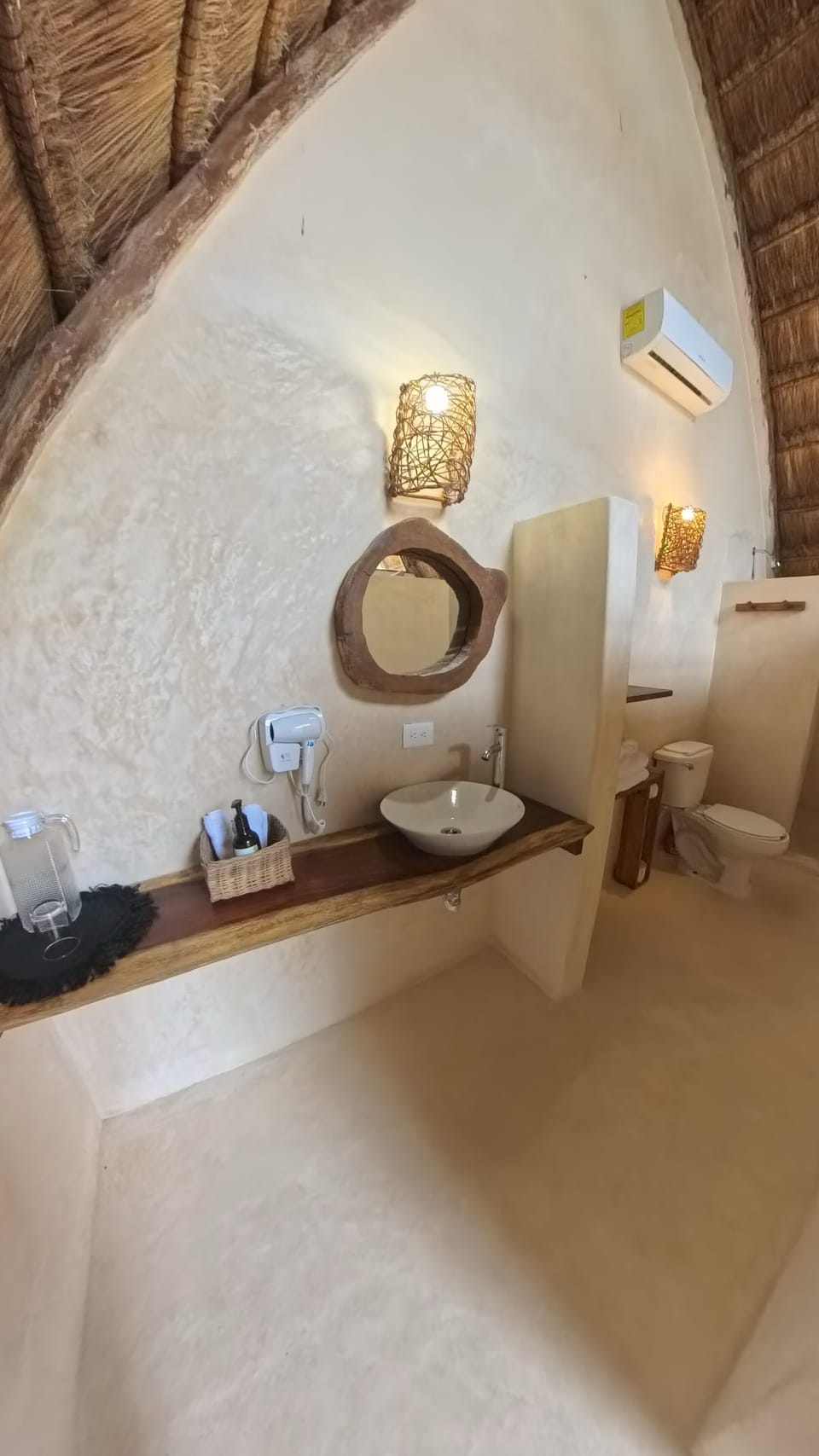 Deluxe Cabin, 1 King Bed, Pool View | Bathroom | Deep soaking tub, hair dryer, towels, soap