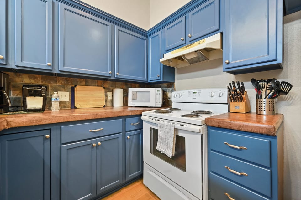Chef-ready space with everything you need for home-cooked meals.

