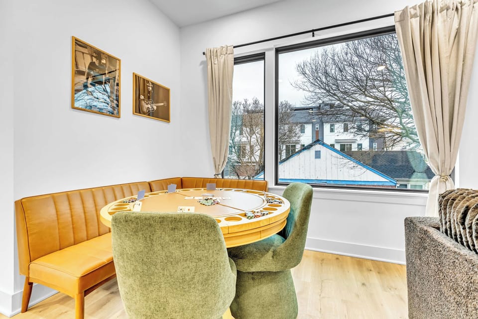 Gather your friends for an unforgettable getaway in this chic game room, ideal for bachelorette parties or family reunions in Downtown Nashville! Enjoy cozy seating, vibrant decor, and stunning skyline views for a memorable experience.