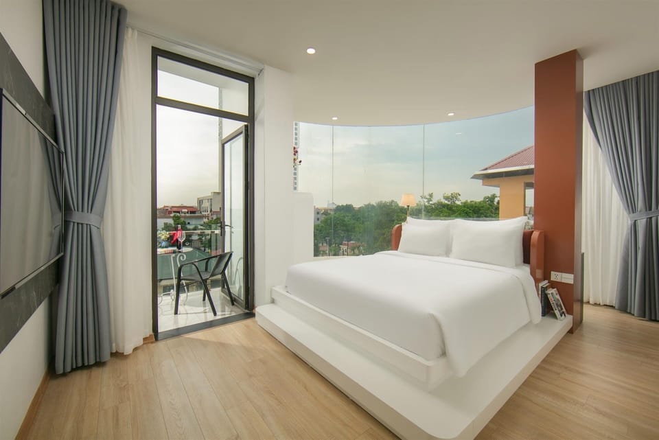 Suite Double Room, Balcony | Minibar, in-room safe, desk, laptop workspace