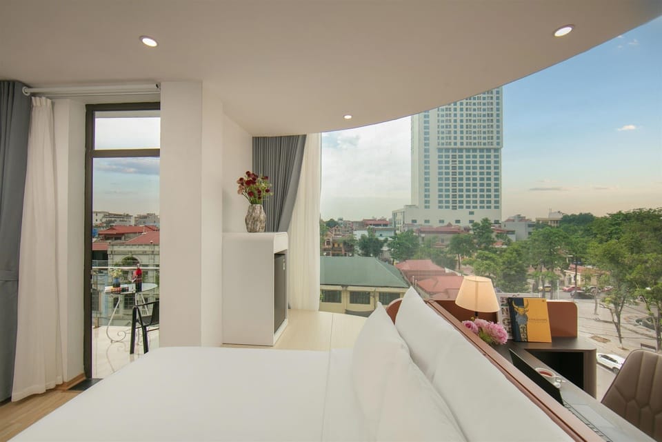 Suite Double Room, Balcony | Minibar, in-room safe, desk, laptop workspace