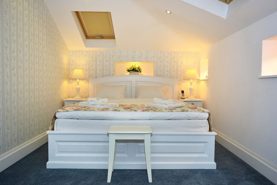 Classic Double Room, City View | In-room safe, soundproofing, iron/ironing board, free WiFi