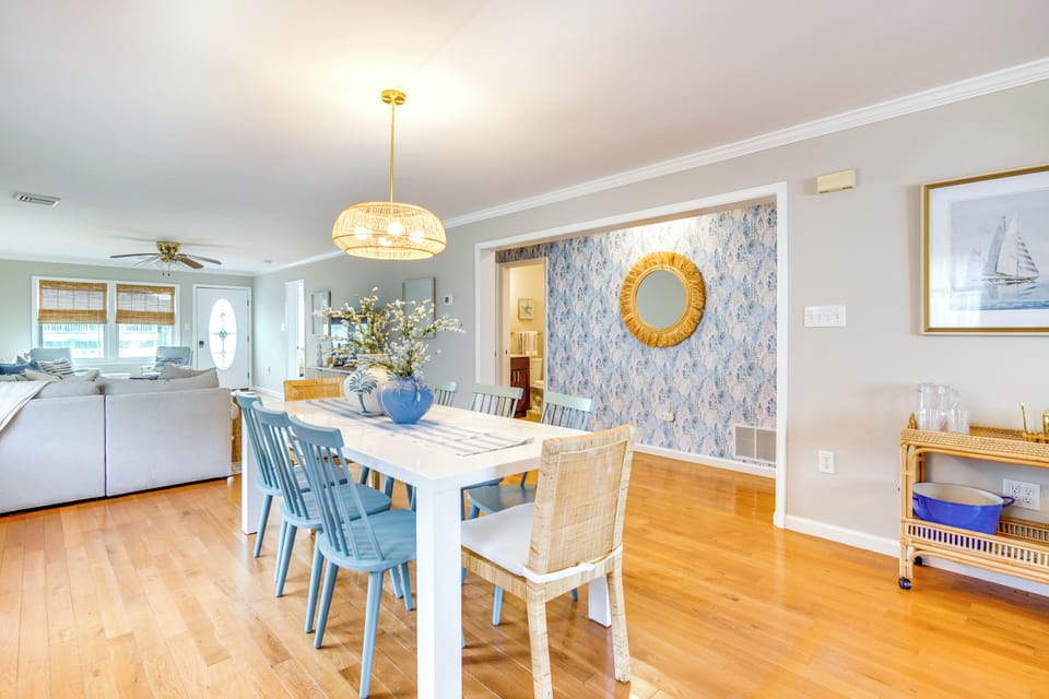 Dining Area | Dishware/Flatware
